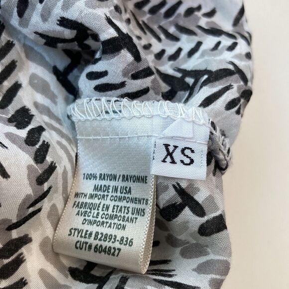 Bella Dahl BLACK and gray lightweight blouse with #design size extra small - Picture 7 of 7